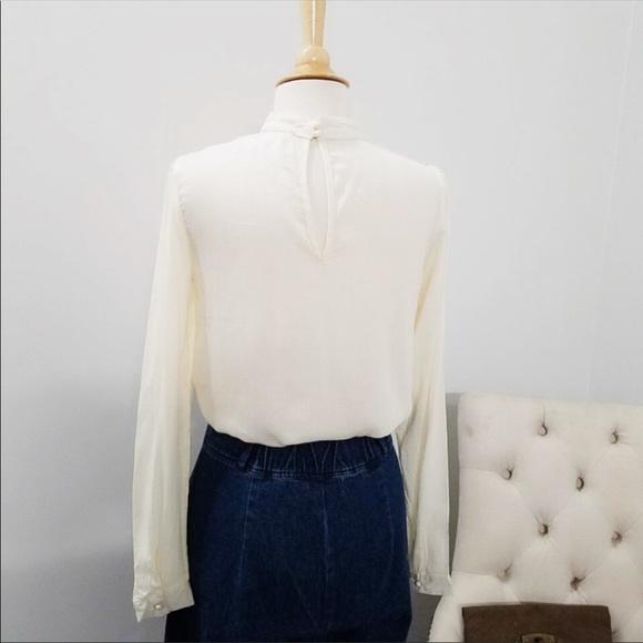 NEW LISTING! Cream Pleated Collar Blouse - Picture 5 of 10